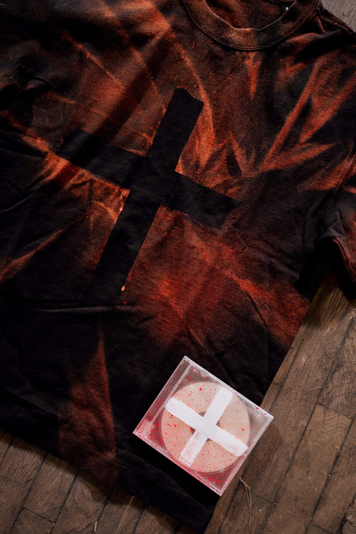 CD + Tricou - aproape: